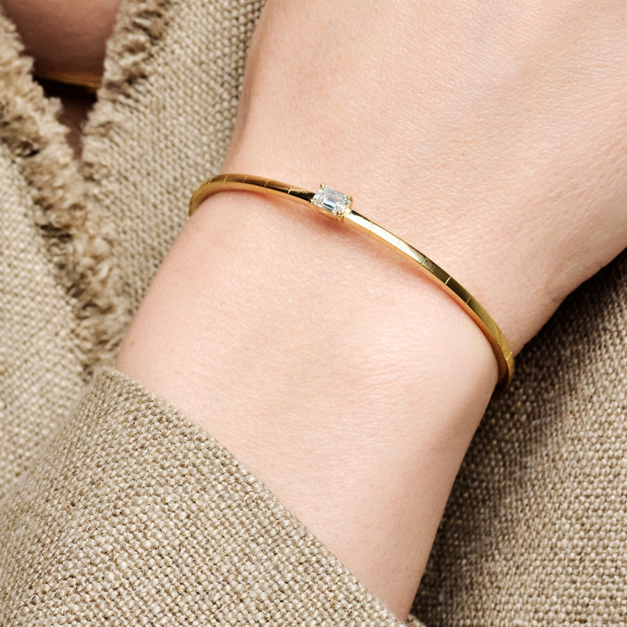 Armbånd i gult gull med smaragdslipt diamant