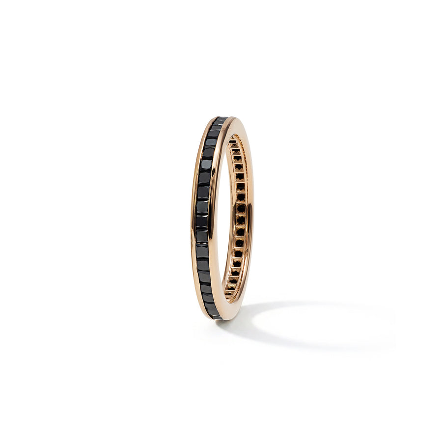 Ring i roségull med sorte diamanter