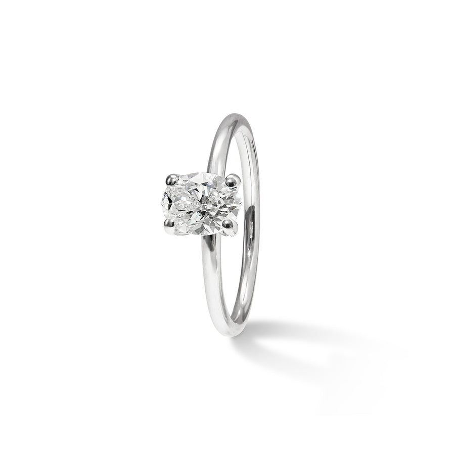Enstensring i hvitt gull med ovalslipt diamant