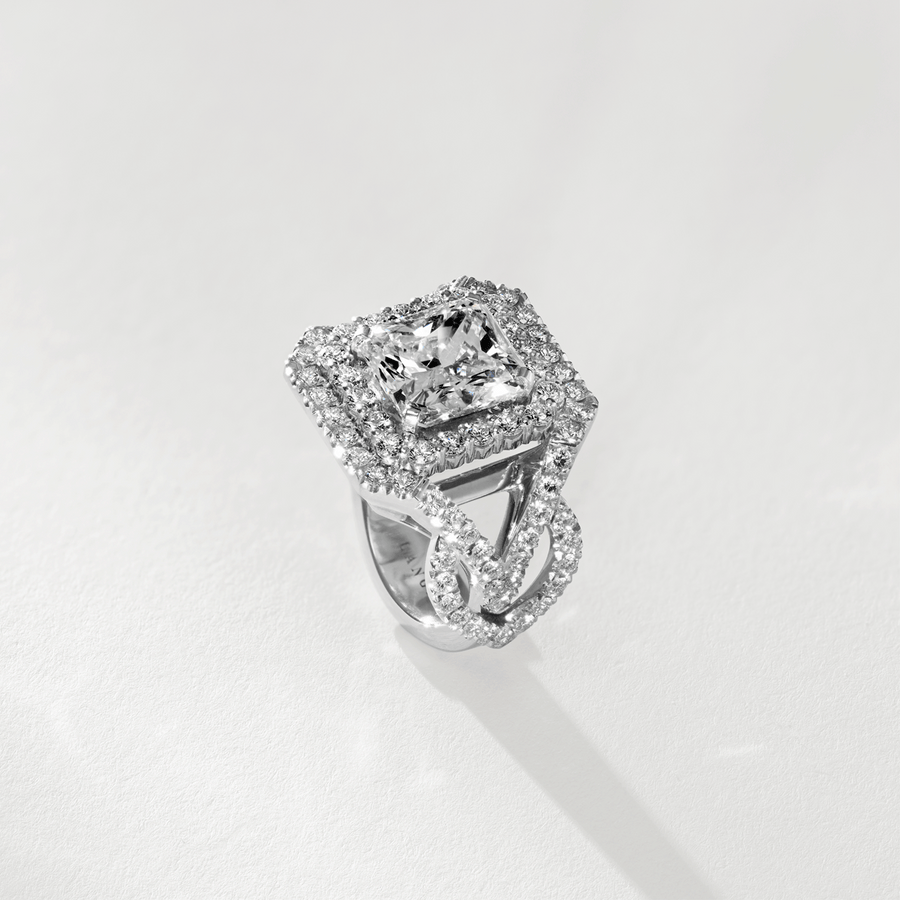 Princess of Platinum ring i platina med radiant og brillianter