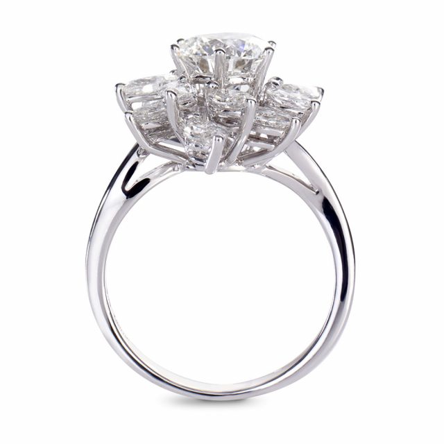 The fancy cut Star diamantring i hvitt gull