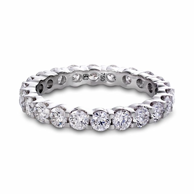 Eternity ring in white gold with brilliant cut white diamonds