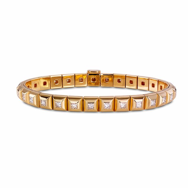 Square bracelet in rosé gold set with princess cut diamonds