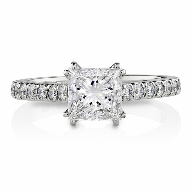 Engagement ring in platinum with princess and brilliant cut diamonds