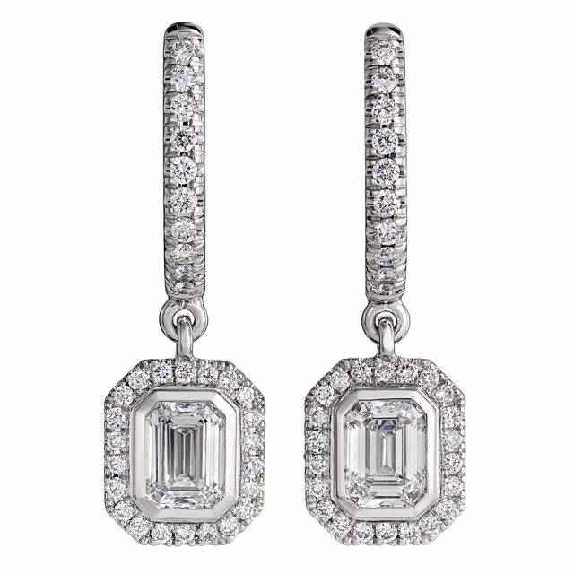Exclusive collection earrings in white gold with emerald cut diamonds