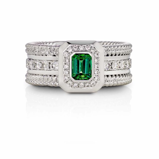 Twisted Exclusive ring in 18kt white gold with green tourmaline and brilliants