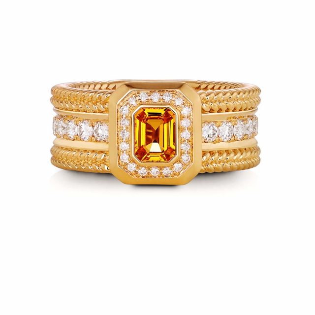 Twisted Exclusive ring in 18kt yellow gold with yellow sapphire