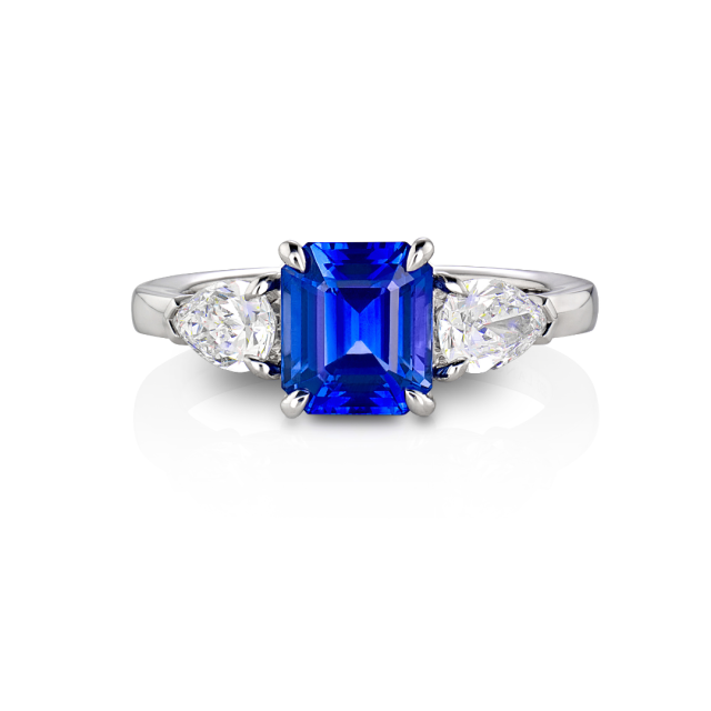 Ring in platinum with sapphire and drop cut diamonds
