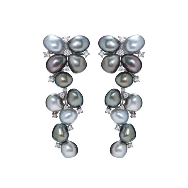 Ørepynt i hvitt gull med keshi perler og briljanter