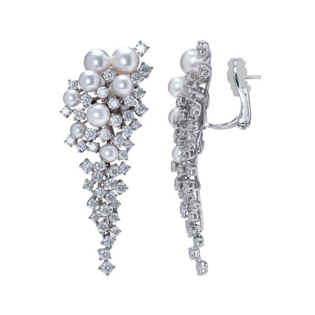 Ørepynt i hvitt gull med akoya perler og briljanter