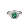 Ring i hvitt gull med smaragd, ovale diamanter og briljanter