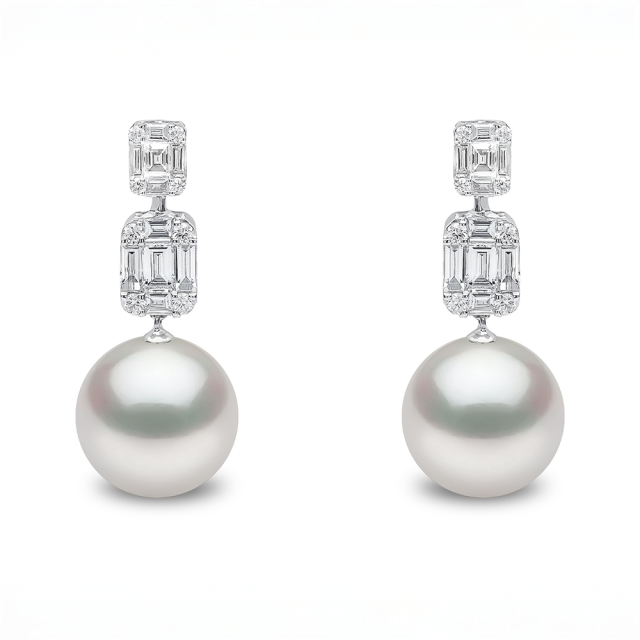 Ørepynt i hvitt gull med sydhavsperler, baguetteslipte diamanter og briljanter