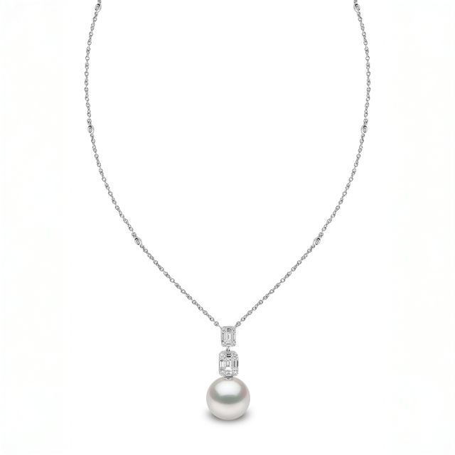 Anheng i hvitt gull med sydhavsperle, baguetteslipte diamanter og briljanter