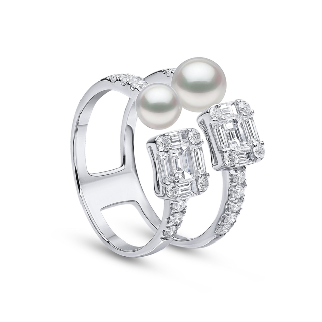 Ring i hvitt gull med akoya perler, baguetteslipte diamanter og briljanter